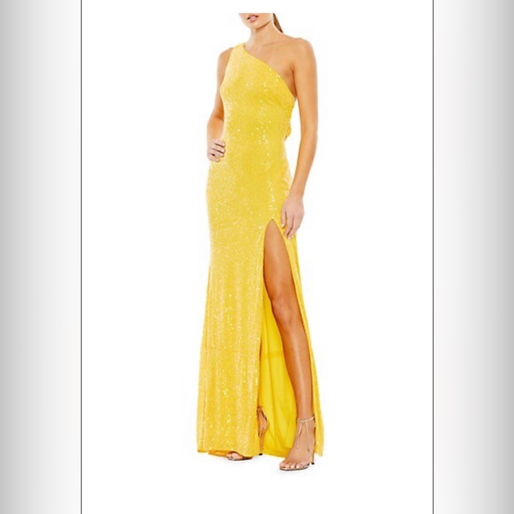 Mac Duggal one shoulder sequin yellow dress. Size XS(0-2)